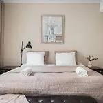 2Bedroom & Spa In Heart Of City - 90 Square Meters
