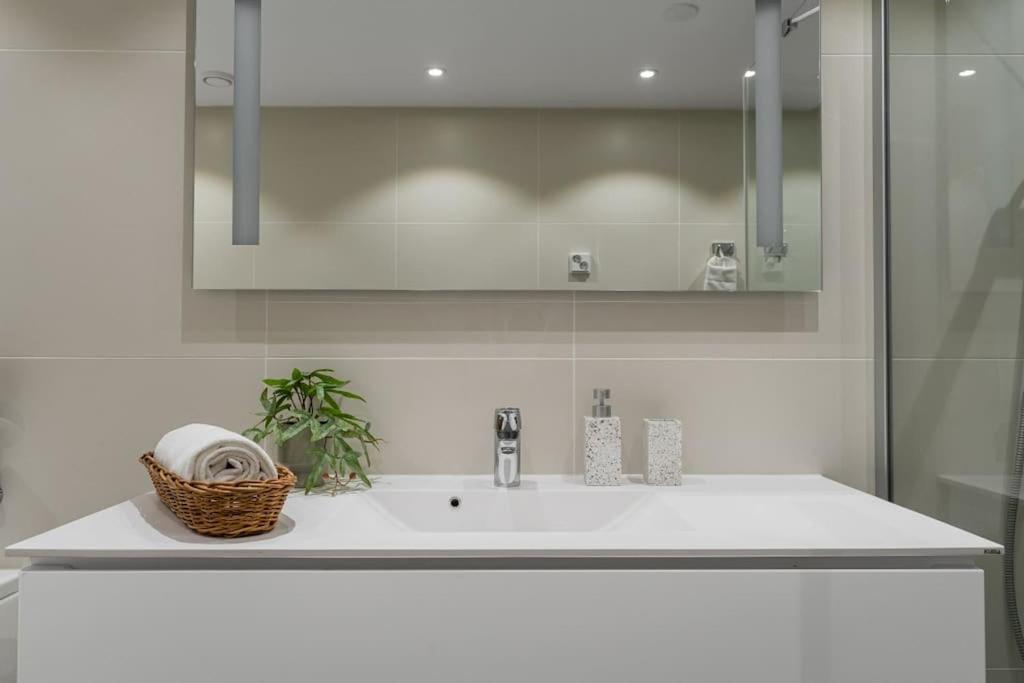2bedroom & In Heart Of - 90 Square Meters Appartamento