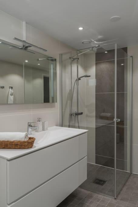 2bedroom & In Heart Of - 90 Square Meters Appartamento *